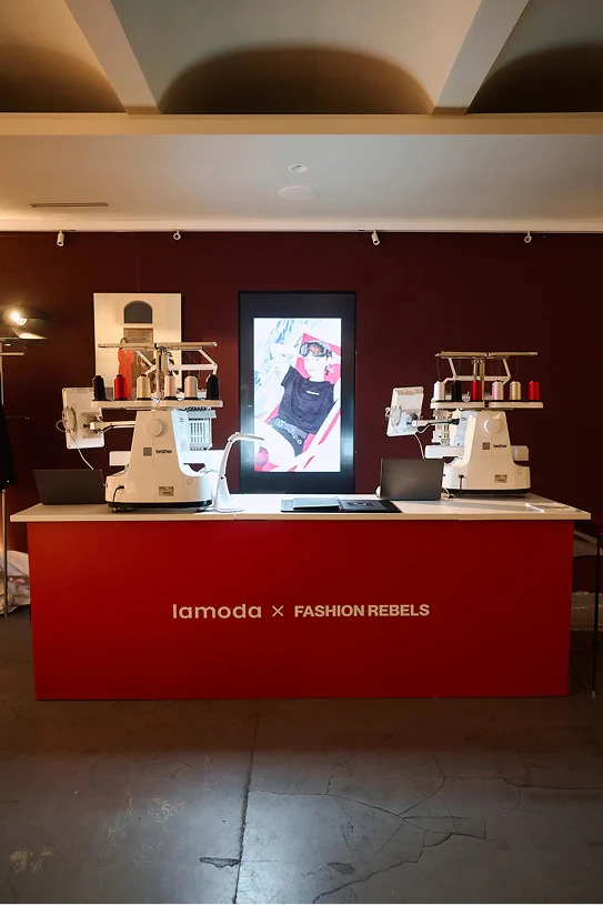 Customisation counter with embroidery machines